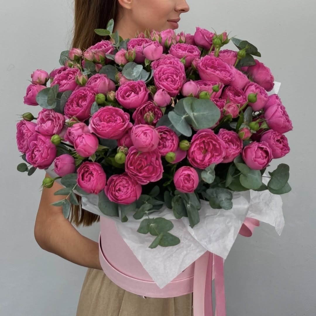 19 кустовых роз в коробке