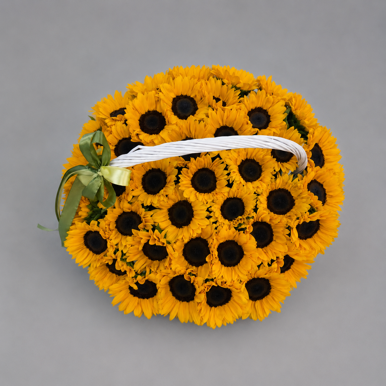 Корзина из 41 подсолнуха