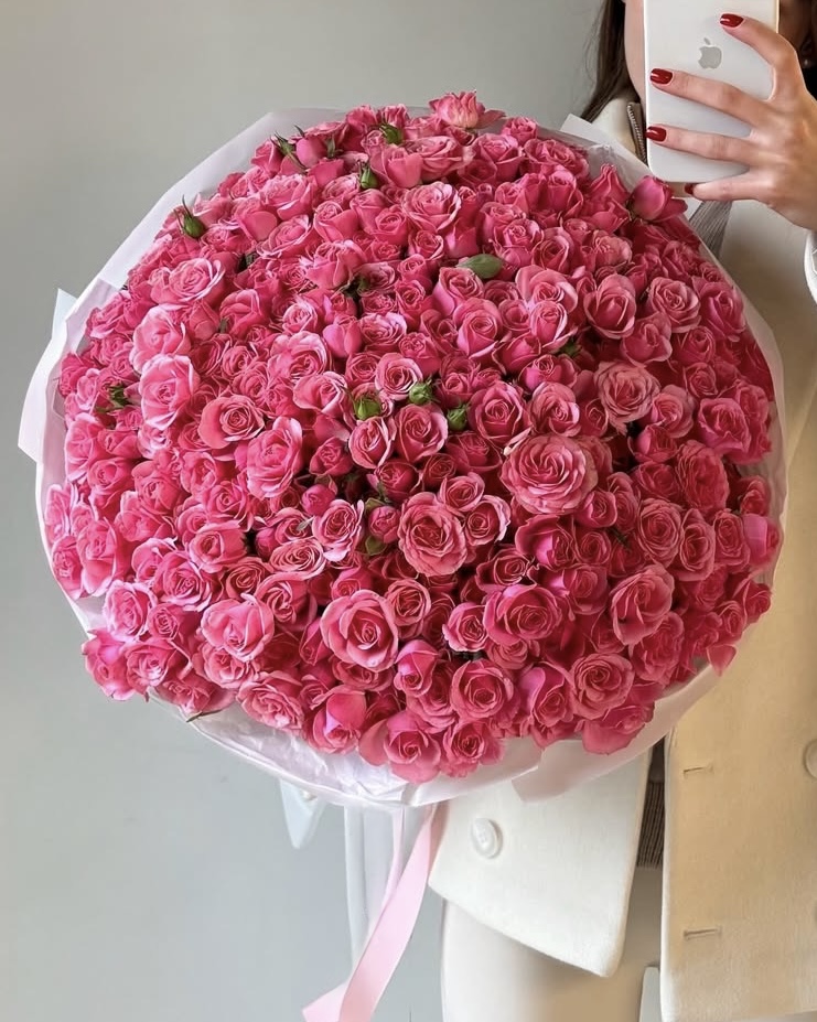 Букет из 49 кустовых роз