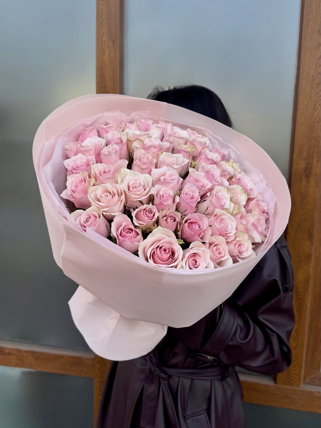 Букет из 45 розовых роз