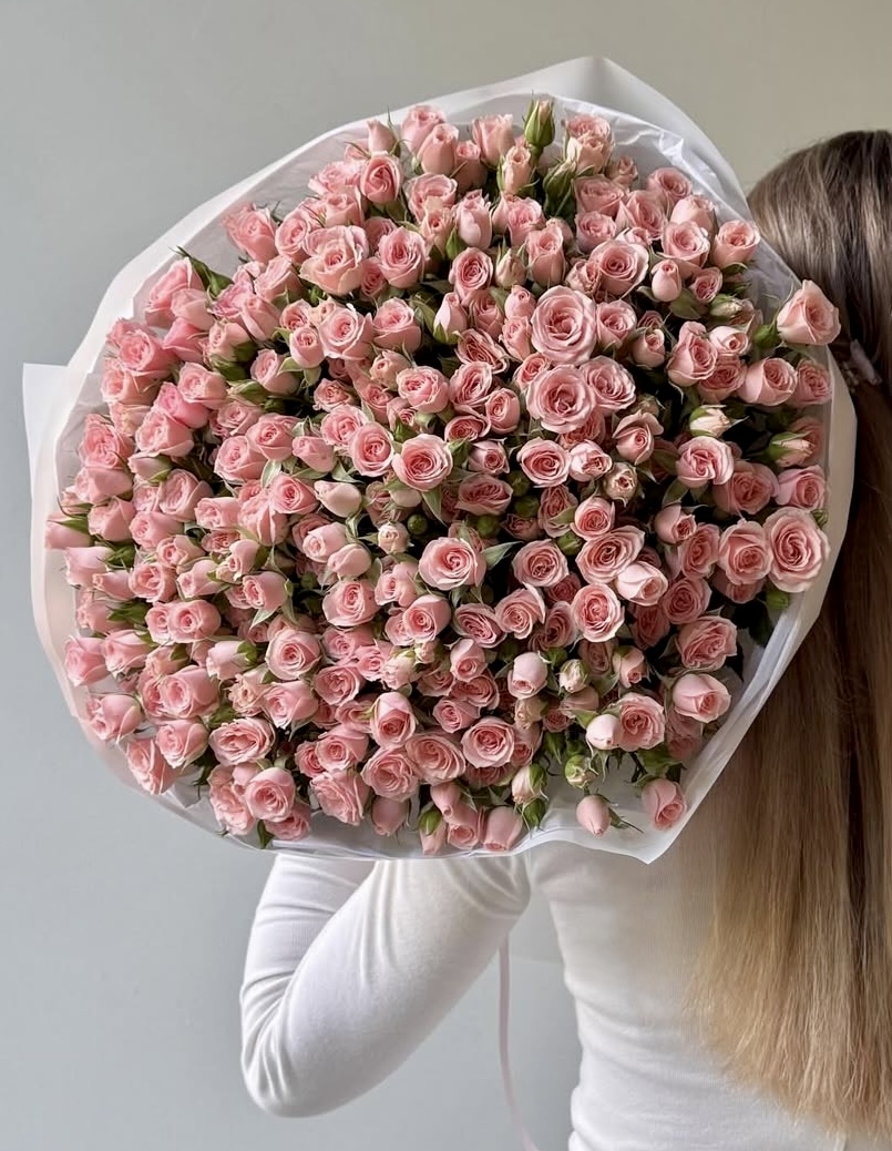Букет из 39 розовых кустовых роз