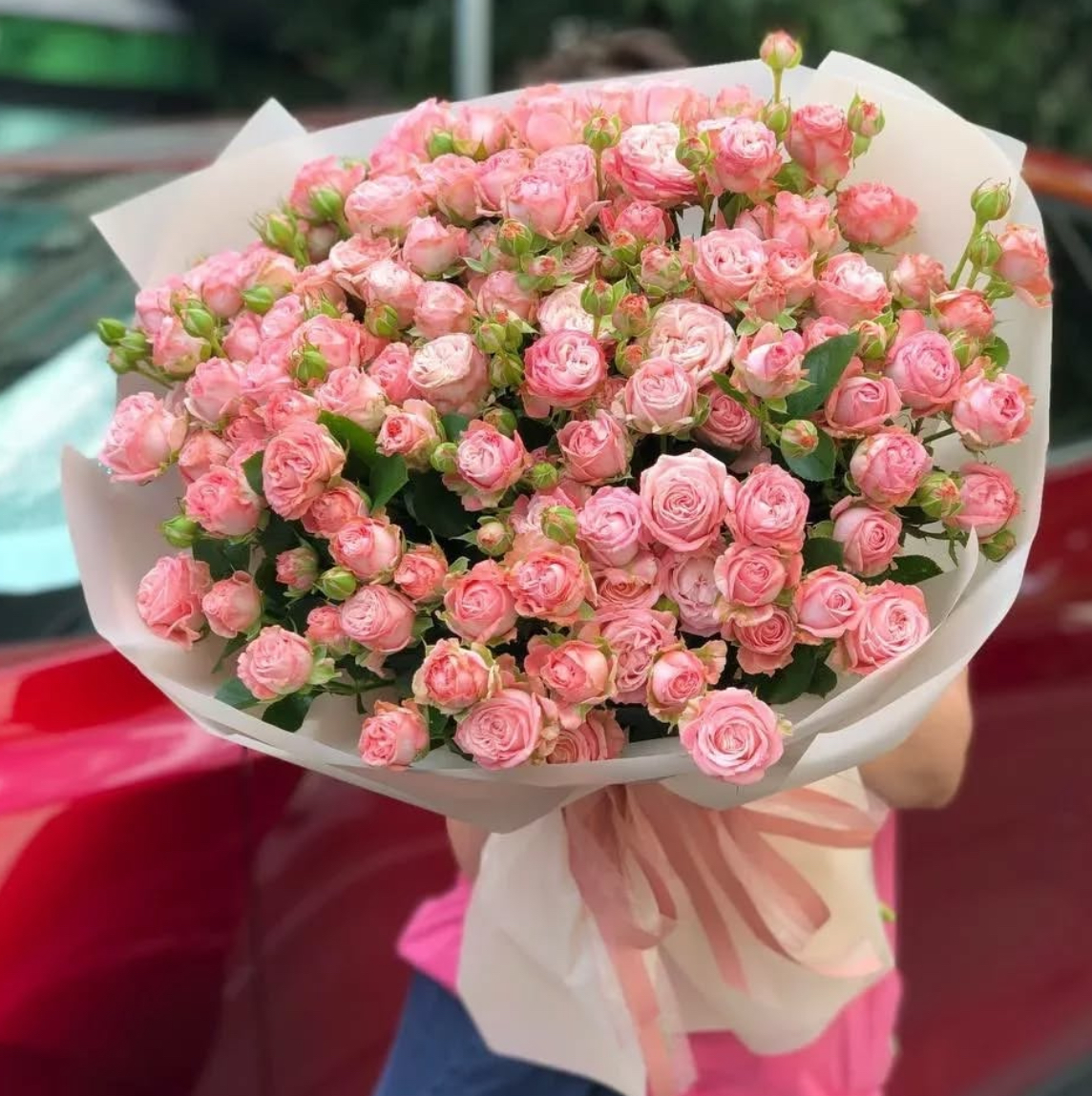 Букет из 19 розовых кустовых роз